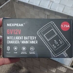 Intelligent Battery Charger/Maintainer - Black